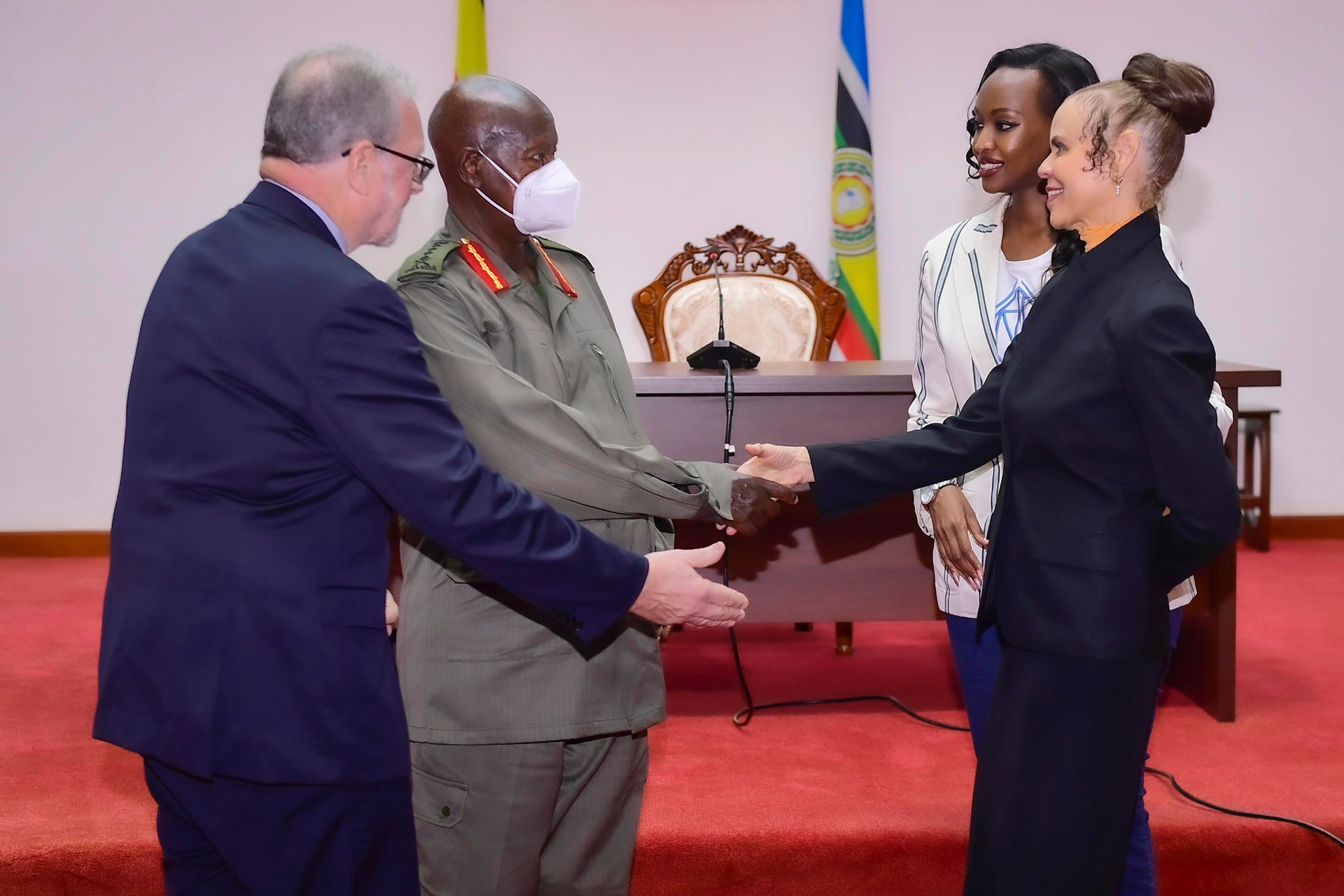 Peter Greenberg, H.E Yoweri Museveni