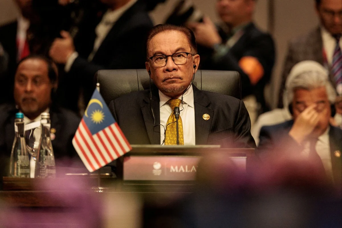 Malaysian Prime Minister Anwar Ibrahim calls on the Australian PM, urging aid for Gaza's civilians.