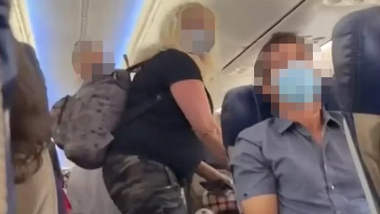 Mum and Daughter Kicked Off Flight for Yelling Over Seats
